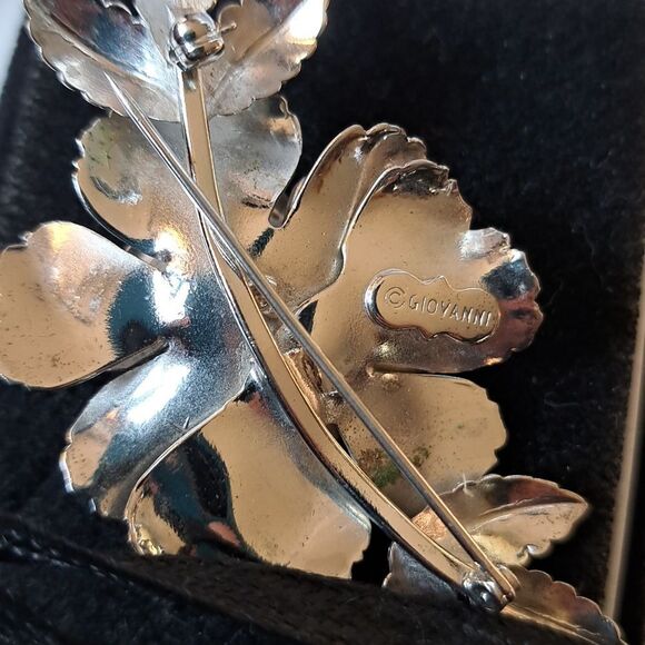 Giovanni silver tone brushed metal flower brooch - Picture 2 of 2